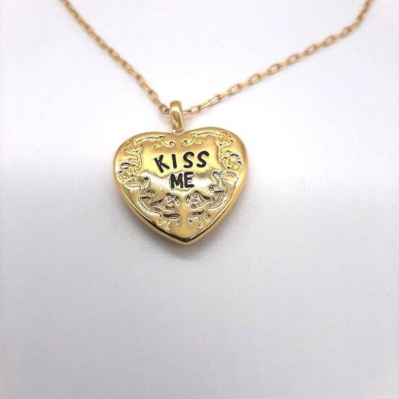 Urban Outfitters Gold Tone Heart Pendant Necklace Kiss Me Bite Me Reversible - Picture 2 of 4